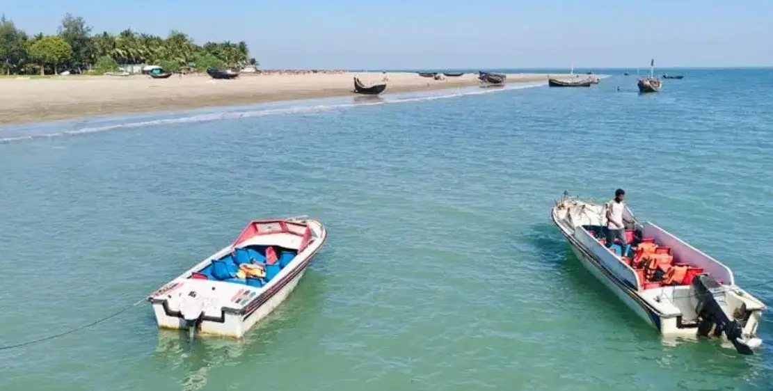 সেন্টমার্টিন থেকে ফেরার পথে স্পিডবোট ডুবিতে মা-মেয়ের মৃত্যু