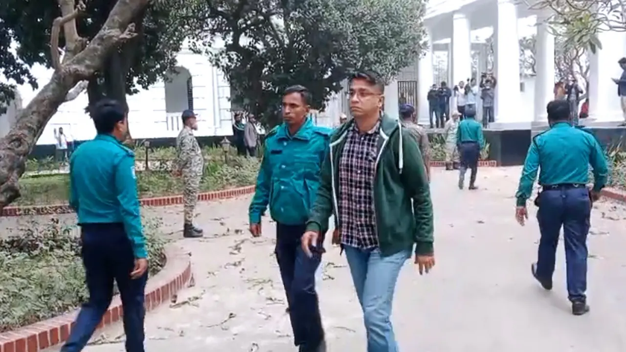 শেখ হাসিনা-সেনা কর্মকর্তাসহ ১৭ জনের বিচার শুরু