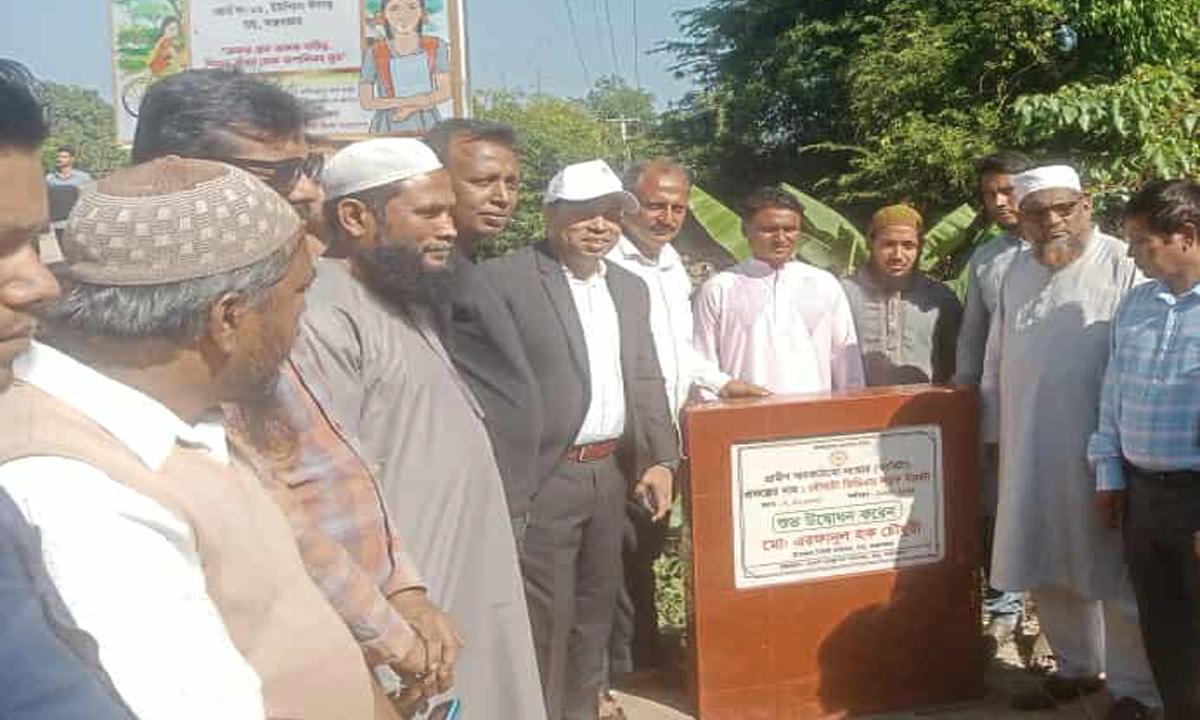 ঈদগড়ে ইউএনও’র অভিযান ও বিভিন্ন শিক্ষা প্রতিষ্ঠান পরিদর্শনসহ ভিত্তি প্রস্থর স্থাপন