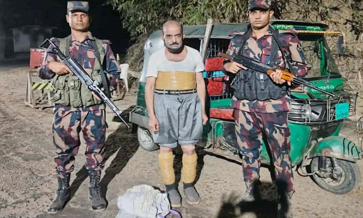 নাইক্ষ্যংছড়ি বিজিবি চেকপোস্টে ৩ কেজি গাঁজাসহ আটক ১