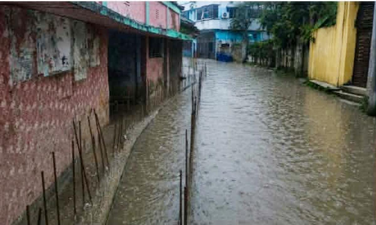 টানা বৃষ্টিতে পটিয়াজুড়ে জলাবদ্ধতা,জনজীবনে দুর্ভোগ
