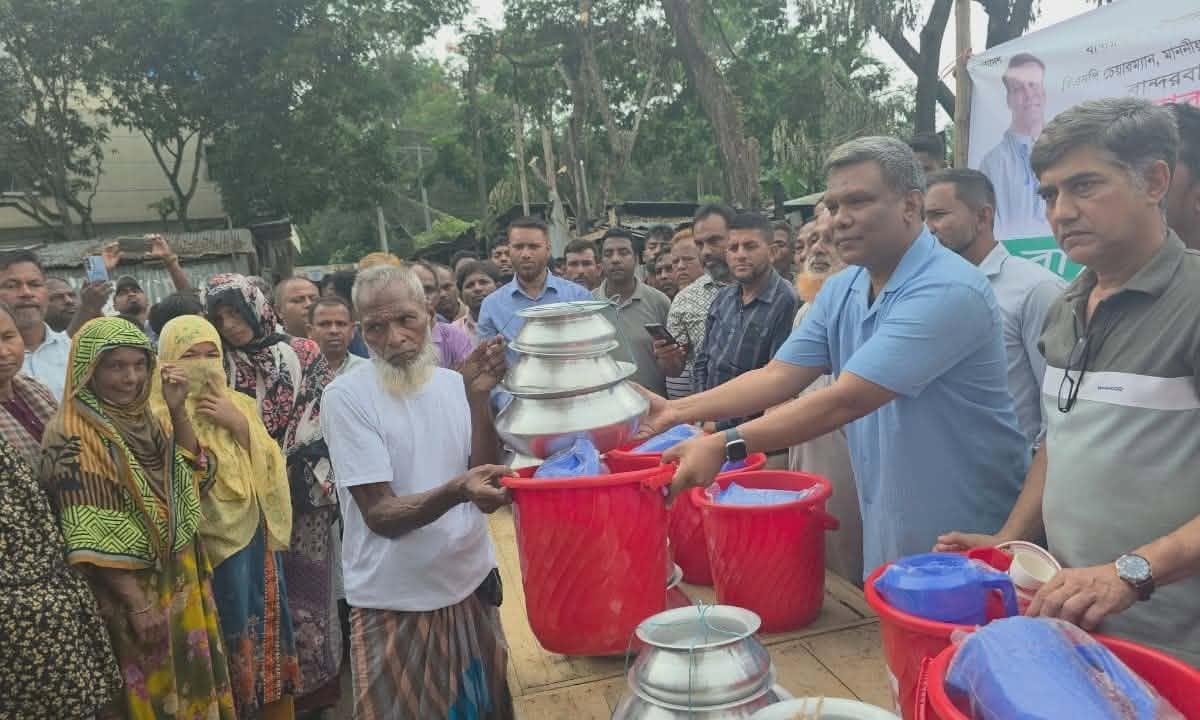 বান্দরবানে অগ্নিকাণ্ডে ক্ষতিগ্রস্তদের মাঝে মানবিক সহায়তা প্রদান