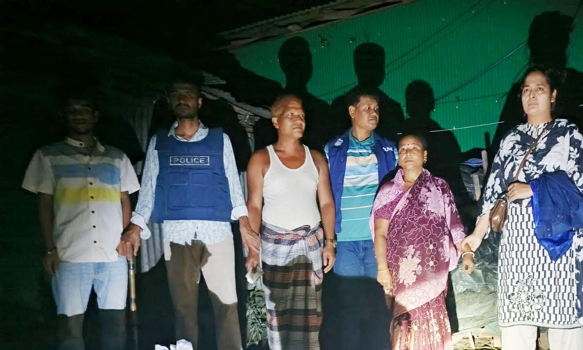 বাঁশখালীতে নারীসহ ২ মাদক কারবারি গ্রেফতার