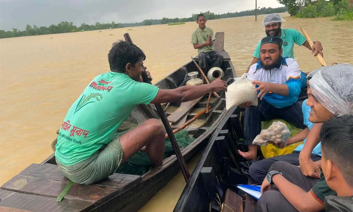 বন্যাকবলিত এলাকায় মানবিক সংকটে বন্যার্তদের পাশে ছাত্রশিবির