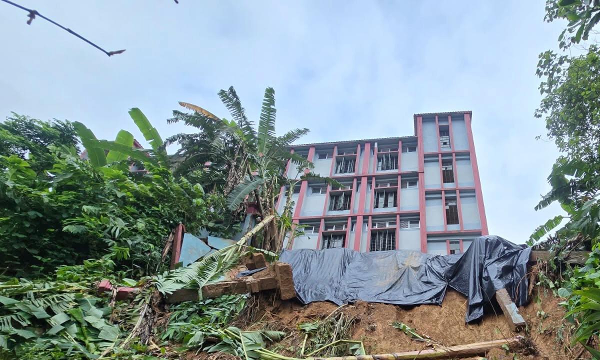 লামায় চাম্বি কলেজের পাহাড় ধসে হুমকীর মুখে বহুতল ভবন