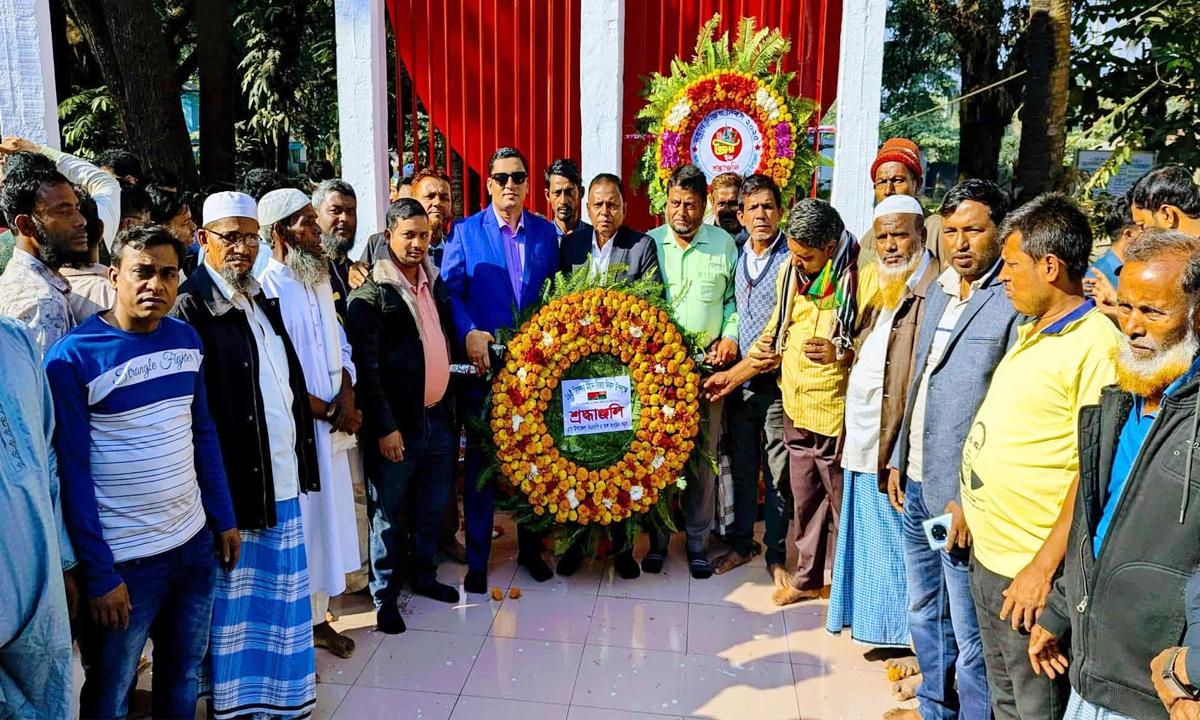 মহান বিজয় দিবসে রামু বিএনপির র‌্যালি ও শহীদ মিনারে শ্রদ্ধা নিবেদন
