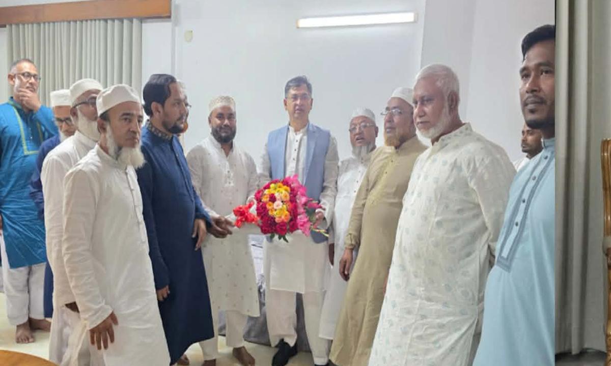 স্বরাষ্ট্রমন্ত্রীর সঙ্গে জামায়াত প্রতিনিধিদলের ঈদ শুভেচ্ছা বিনিময়