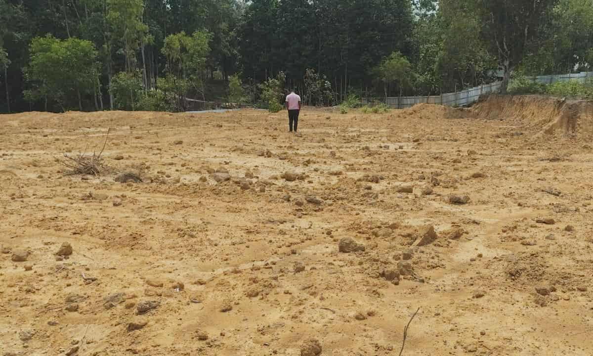 ফটিকছড়িতে টিলা সাবাড়, বিতর্কে বিএনপি নেতা