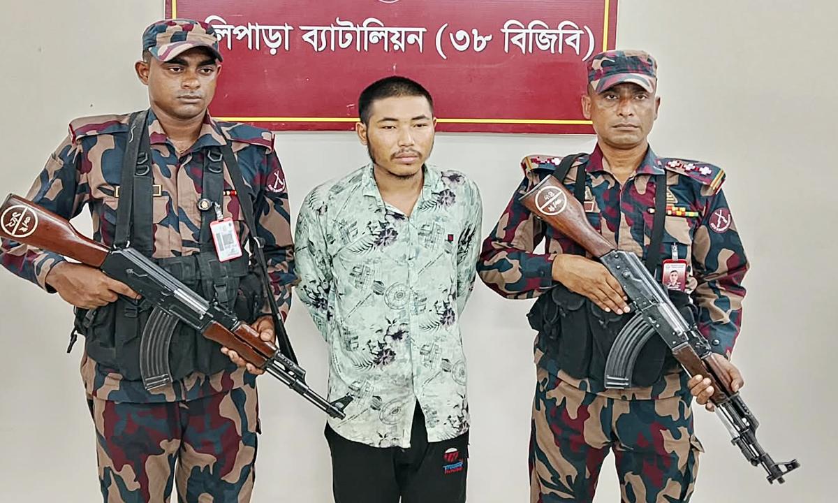 থানচিতে অপহরণ নাটক: ৩ লাখ টাকা মুক্তিপণসহ একজন আটক