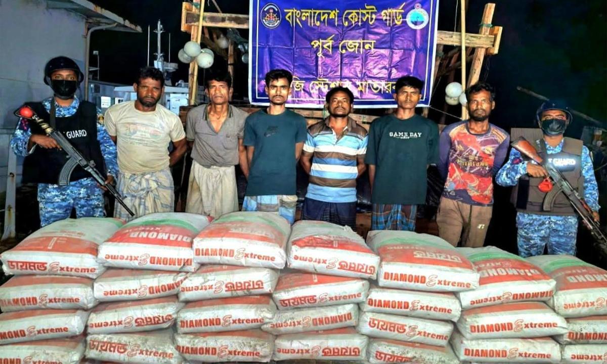 আরাকান আর্মি সংযোগে পণ্য পাচার: সমুদ্রে অভিযানে সিমেন্ট জব্দ, মূলহোতা আটক