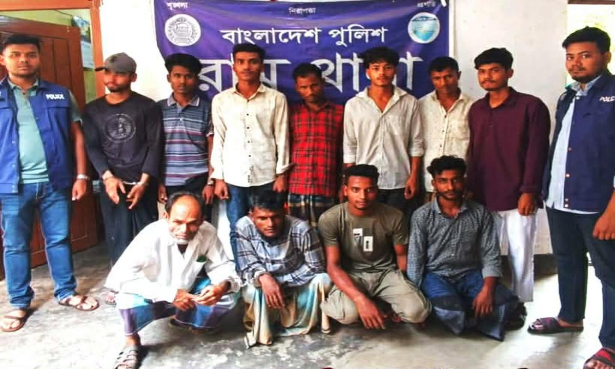 রামুতে বিশেষ অভিযানে পরোয়ানাভুক্ত গ্রেফতার ১৫