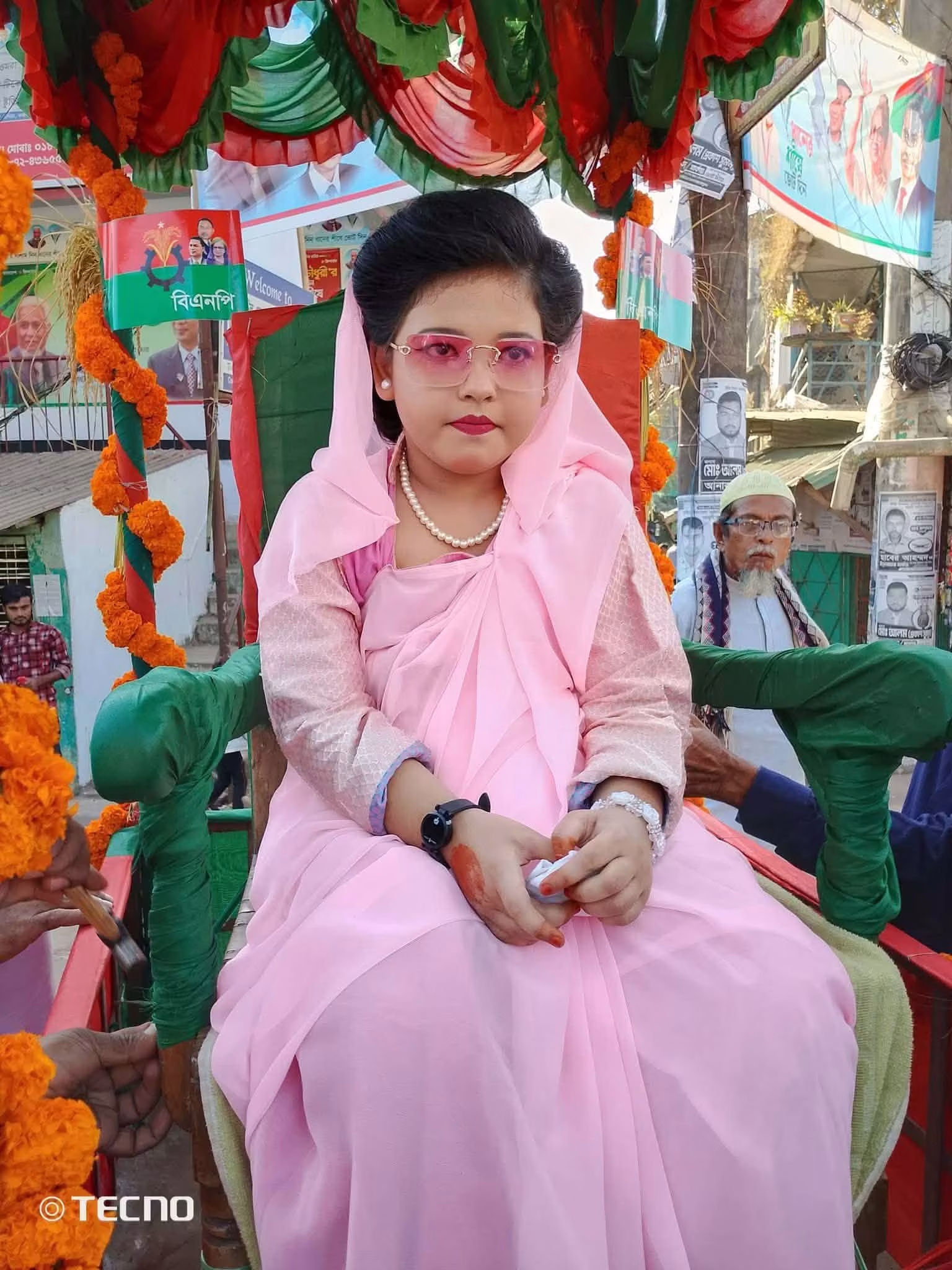 উখিয়ায় বেগম জিয়ার আদলে সাজলেন কিশোরী