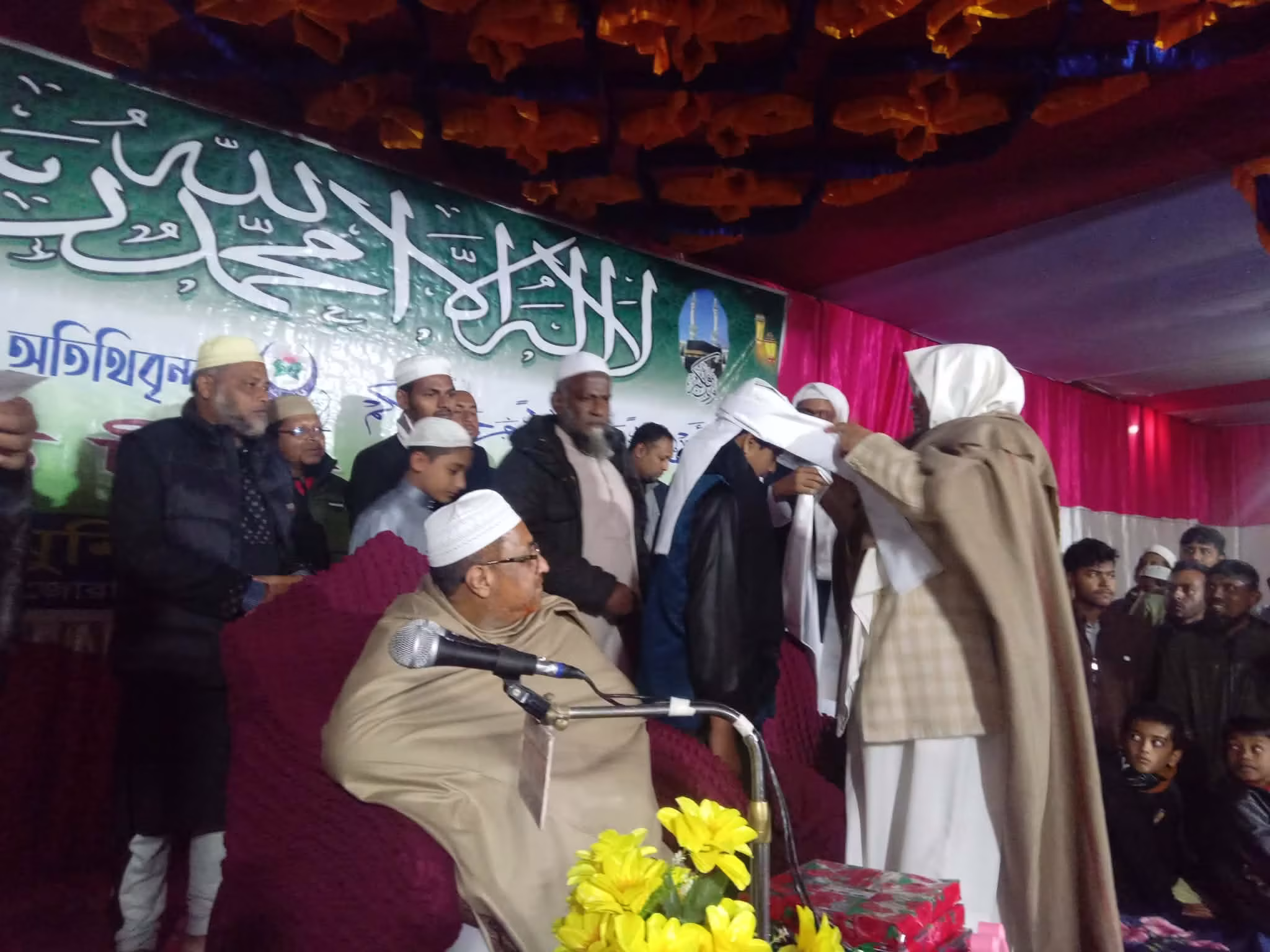 মীরসরাইয়ে আবুরহাট মাদরাসার ১১৭তম মাহফিল সম্পন্ন, ৯ হাফেজকে পাগড়ি প্রদান