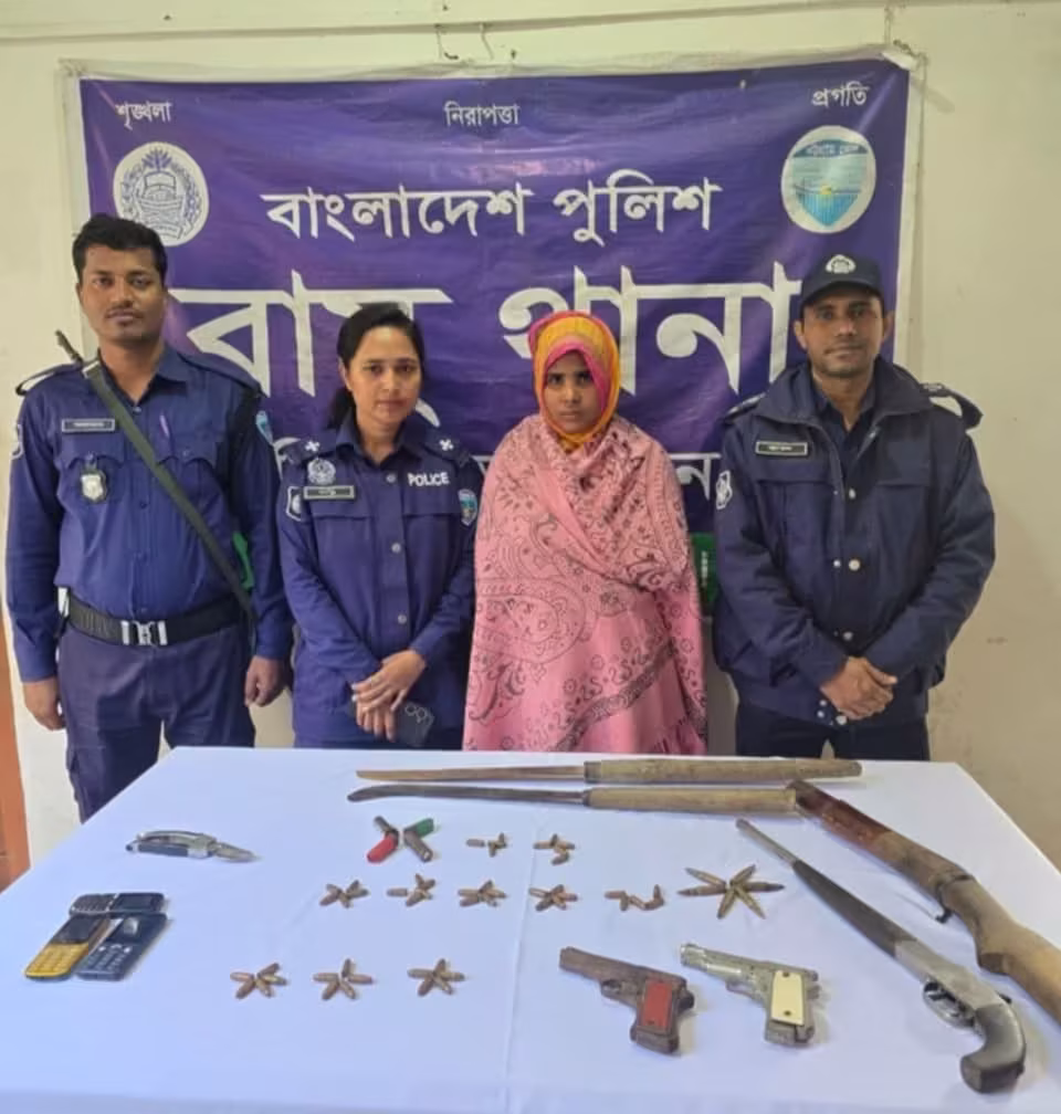 রামুতে যৌথ বাহিনীর অভিযান: অস্ত্র ও গুলিসহ নারী আটক