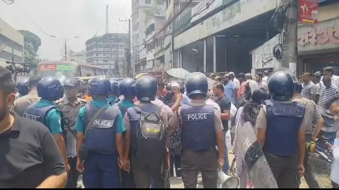 চট্টগ্রামে একীভূত পাঁচ ব্যাংকের আমানতকারীদের বিক্ষোভ