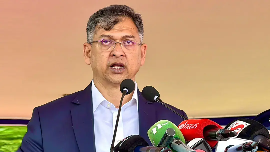 বর্তমান পোশাকে পুলিশ বাহিনী সন্তুষ্ট নয় : স্বরাষ্ট্রমন্ত্রী