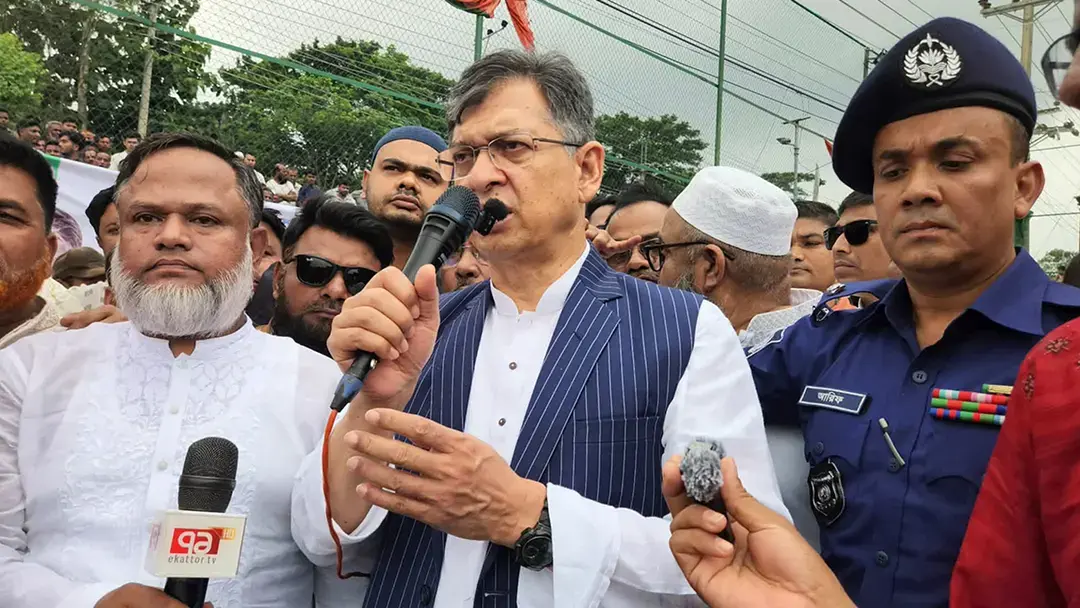 বন্যাদুর্গতদের সহায়তায় সরকারি-বেসরকারি উদ্যোগ অব্যাহত: স্বরাষ্ট্রমন্ত্রী