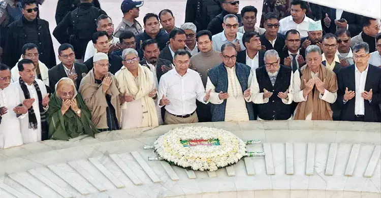 ১৯ বছর পর বাবার কবরে শ্রদ্ধা জানালেন তারেক রহমান