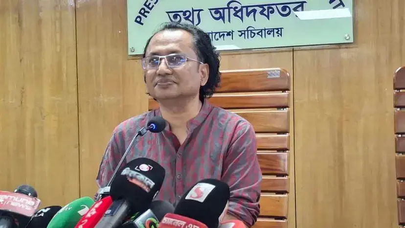 টিকাকেন্দ্র ভাঙচুরের ঘটনায় সরকার বিব্রত, তদন্তের ভিত্তিতে ব্যবস্থা: প্রধানমন্ত্রীর উপদেষ্টা