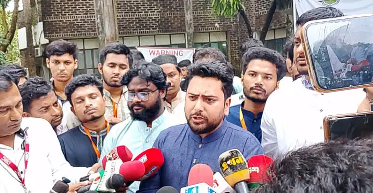 সরকারের কত সন্ত্রাসী আছে, আমরা দেখবো: নাহিদ ইসলাম