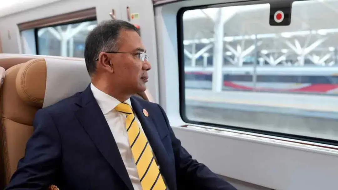 চীনের দালিয়ান থেকে বুলেট ট্রেনে বেইজিংয়ের পথে প্রধানমন্ত্রী