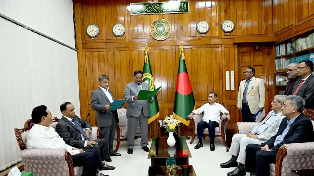 প্রধানমন্ত্রীর উপস্থিতিতে শপথ নিলেন নবনির্বাচিত এমপি সরোয়ার আলমগীর