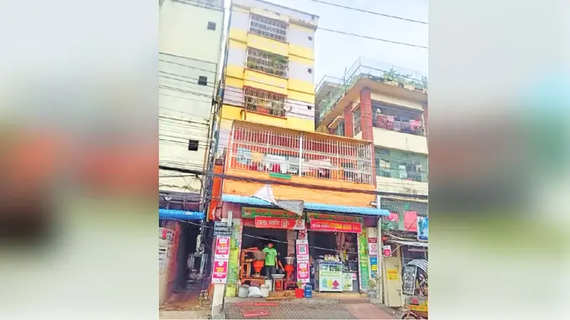 দুদকের অভিযোগপত্রে ‘গরিব’ স্বামীর কোটিপতি স্ত্রীরা