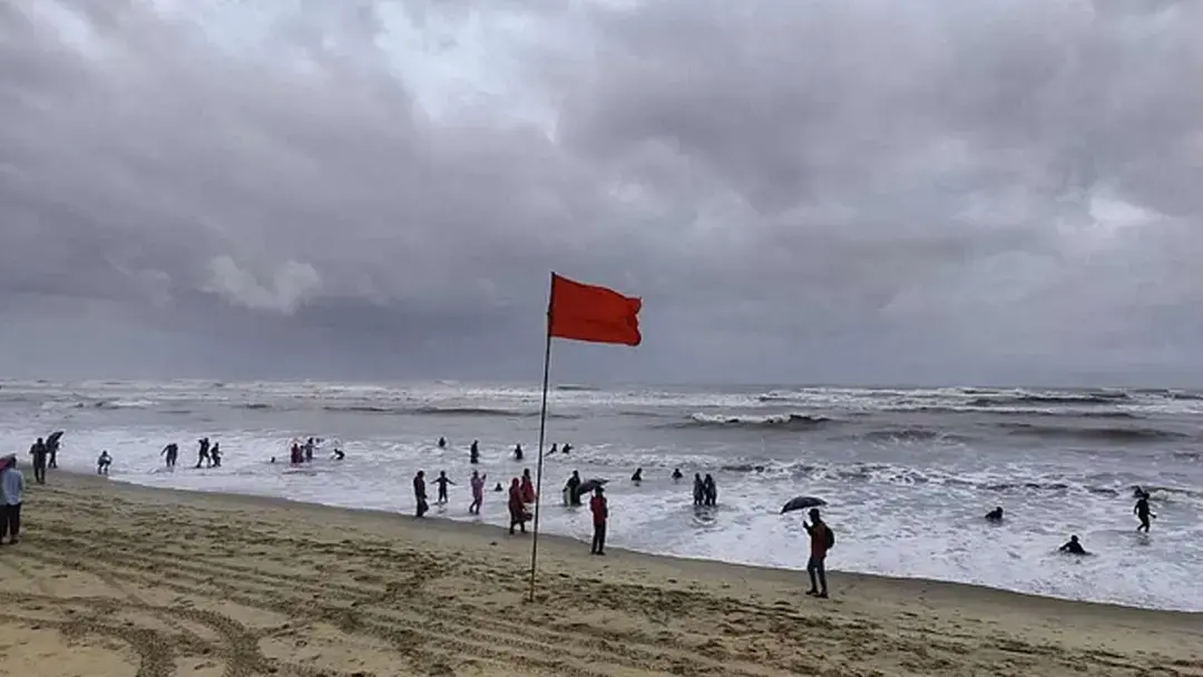 সাগরে লঘুচাপ, চার সমুদ্রবন্দরে ৩ নম্বর সতর্কসংকেত