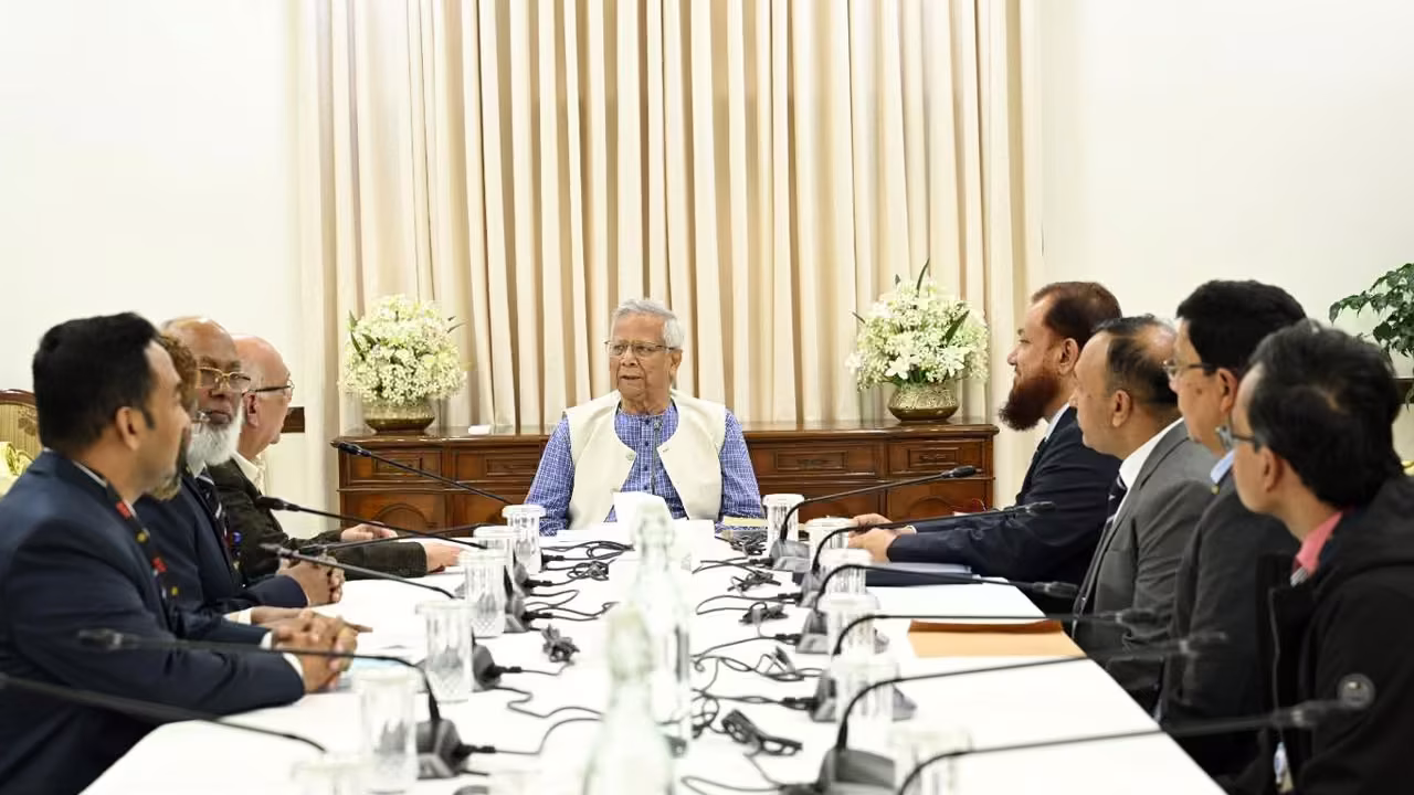‘নিজ দেশের নাগরিক হত্যা, তাদের গণকবর—সভ্য রাষ্ট্রে কল্পনাও করা যায় না’: প্রধান উপদেষ্টা